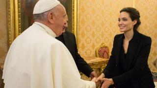 Facebook: papa Francisco recibe a Angelina Jolie en el Vaticano