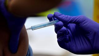 El 70 % de la población adulta de la Unión Europea ya está completamente vacunada contra el coronavirus