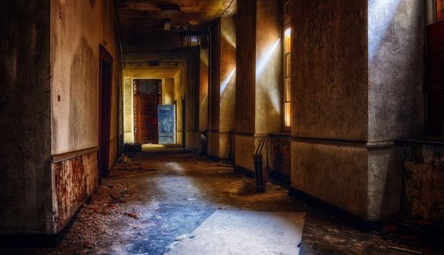 Se viralizó en Facebook el hallazgo de unos albañiles al interior de una mansión abandonada. (Foto: Referencial/Pixabay)