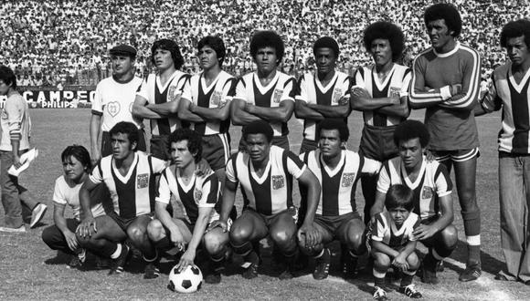 Venerado equipo de Alianza Lima de la década de los setenta, en cuya formación principal se lucen Teófilo Cubillas, César Cueto y Guillermo La Rosa, entre otros. (GEC Archivo Histórico)