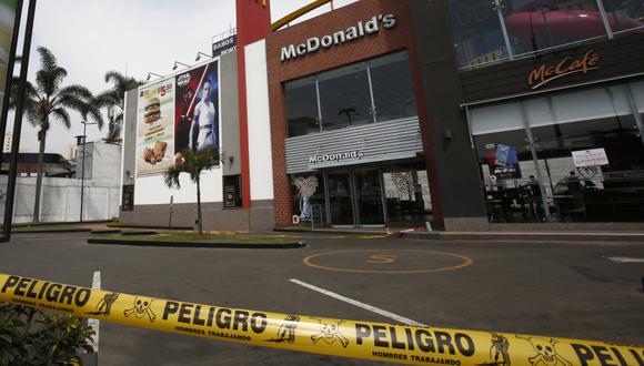 El domingo 16 de diciembre fallecieron los dos jóvenes trabajadores dentro del local de MacDonald's, en Pueblo Libre. (Foto: César Grados)