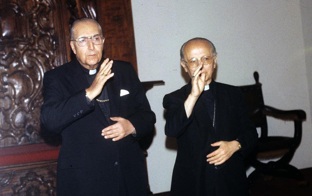 Juan Landázuri Ricketts y Augusto Vargas Alzamora, su sucesor en el arzobispado. Foto: Archivo El Comercio