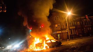 Baltimore: Tropas siguen en las calles tras noche de violencia