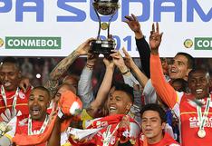 Chapecoense: Independiente Santa Fe entregó réplica de Copa Sudamericana