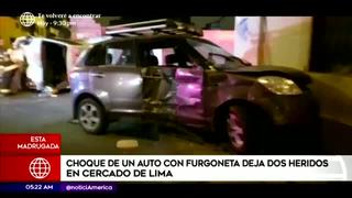 Aparatoso choque deja dos heridos en el Cercado de Lima