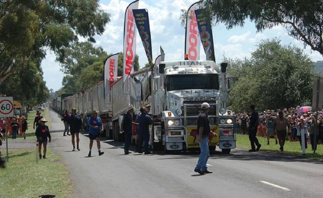 El Mack Titan ostenta el récord mundial con 1.470 metros de largo, no hay nada que supere al camión australiano