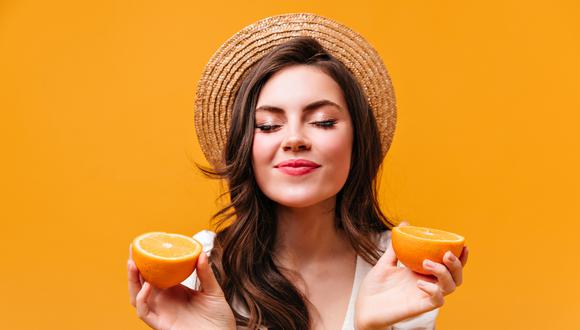 La naranja es una de las mejores frutas para el cerebro, pues se ha comprobado que comer este alimento a diario protege la memoria y mantiene el cerebro joven, evitando así el deterioro cognitivo.