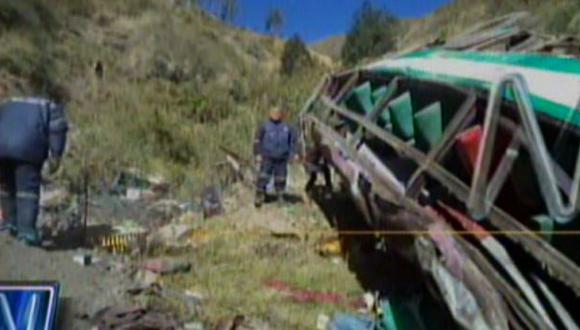 Cajatambo: exceso de pasajeros y carga causó vuelco de cúster