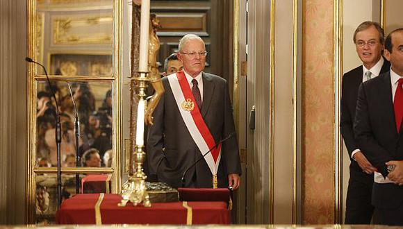 Distintos analistas critican la capacidad del presidente Kuczynski de cara a la opini&oacute;n p&uacute;blica. (Foto: Archivo El Comercio)