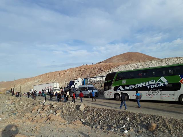 La Panamericana Sur, en Arequipa, continúa bloqueada por los conductores de camiones. La medida de protesta lleva cinco días (Foto: Zenaida Condori).