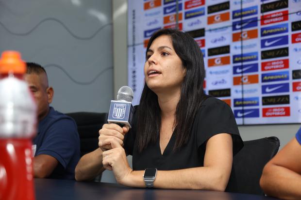 Sisy Quiroz es jefa de equipo de Alianza Lima Femenino desde 2020| Foto: @AlianzaLimaFF