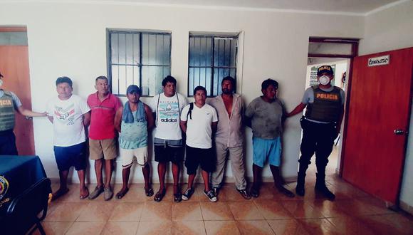 Los siete detenidos fueron trasladados a la comisaría de Cruceta, en Piura. (Foto: PNP)