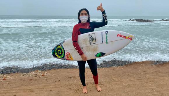 Daniella Rosas fue la primera surfista federada en retornar a las actividades en el mar en medio de la pandemia por el coronavirus | Foto: IPD
