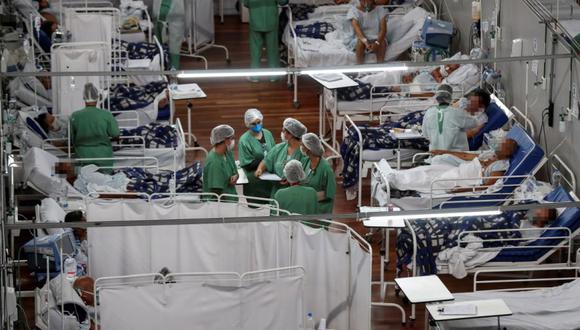 Trabajadoras de la salud atienden a pacientes con la covid-19, en el Hospital Municipal de Campaña Pedro Dell Antonia. (Foto: EFE/Sebastiao Moreira).