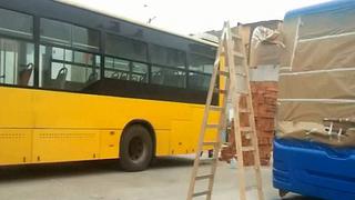 Pintan de azul buses que serían del Metropolitano