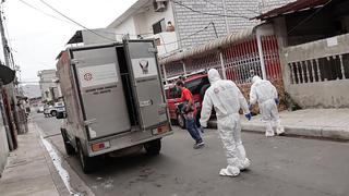 Coronavirus: Ecuador usa contenedores refrigerados como morgues mientras aumentan los fallecidos