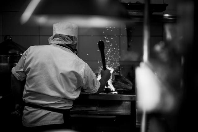 27 personas componen el equipo de Maido, entre cocina, barra, pastelería y producción.