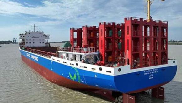 Este es el primer barco portacontenedores eléctrico de China que está navegando. (Foto: somoselectricos.com)