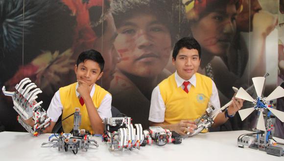 Alumnos de COAR crean brazo robótico controlado con la voz