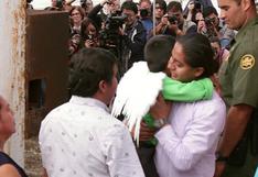 México: familias separadas se reúnen en valla fronteriza con USA