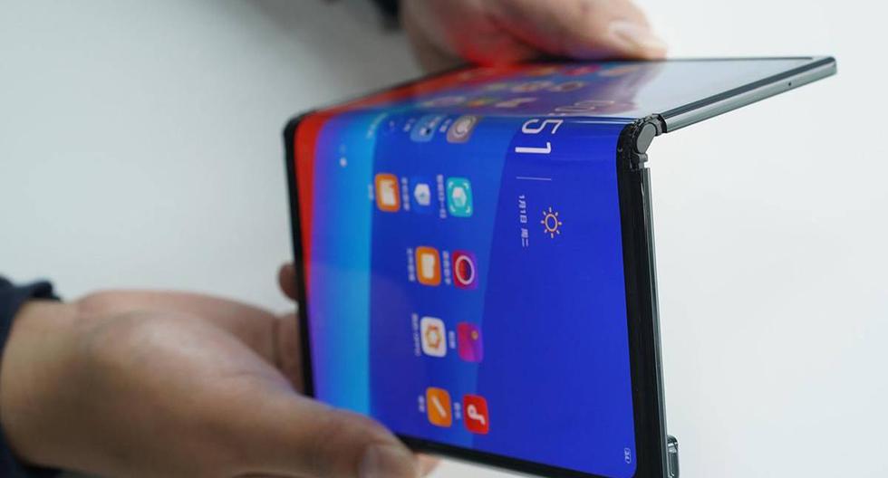 LG patenta un teléfono plegable con tres pantallas