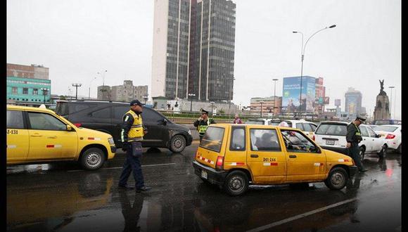 La ATU prorroga por 7 meses las autorizaciones para los servicios de taxi y transporte turístico. (Foto: Archivo Andina / Referencial)