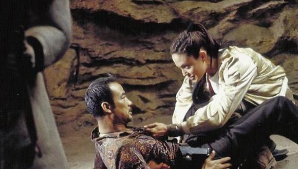 Simon Yam con Angelina Jolie en "Tomb Raider". (Fuente: Difusión)