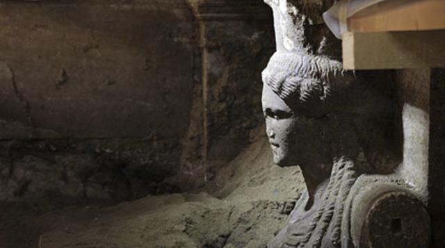 Cariátides: Las damas en la supuesta tumba de Alejandro Magno - 4