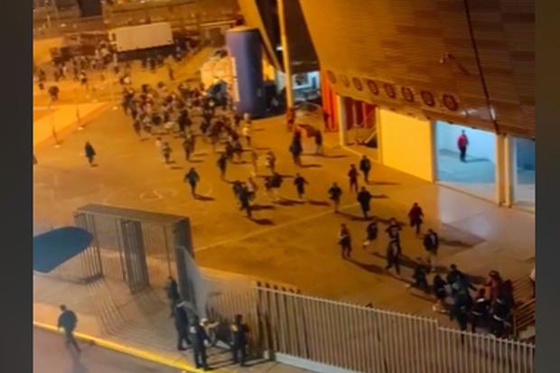 The attendees made reckless maneuvers to enter the sports venue where the concert was taking place.  (Photo: TikTok)