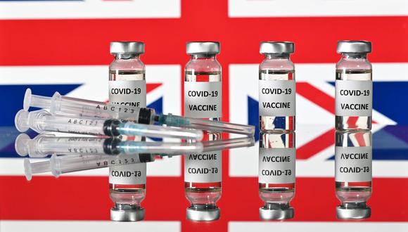 Reino Unido pide a las redes sociales que eviten la desinformación sobre las vacunas contra el coronavirus. (Foto: JUSTIN TALLIS / AFP).