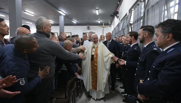 El papa Francisco lavó los pies a doce presos con motivo del Jueves Santo | EFE