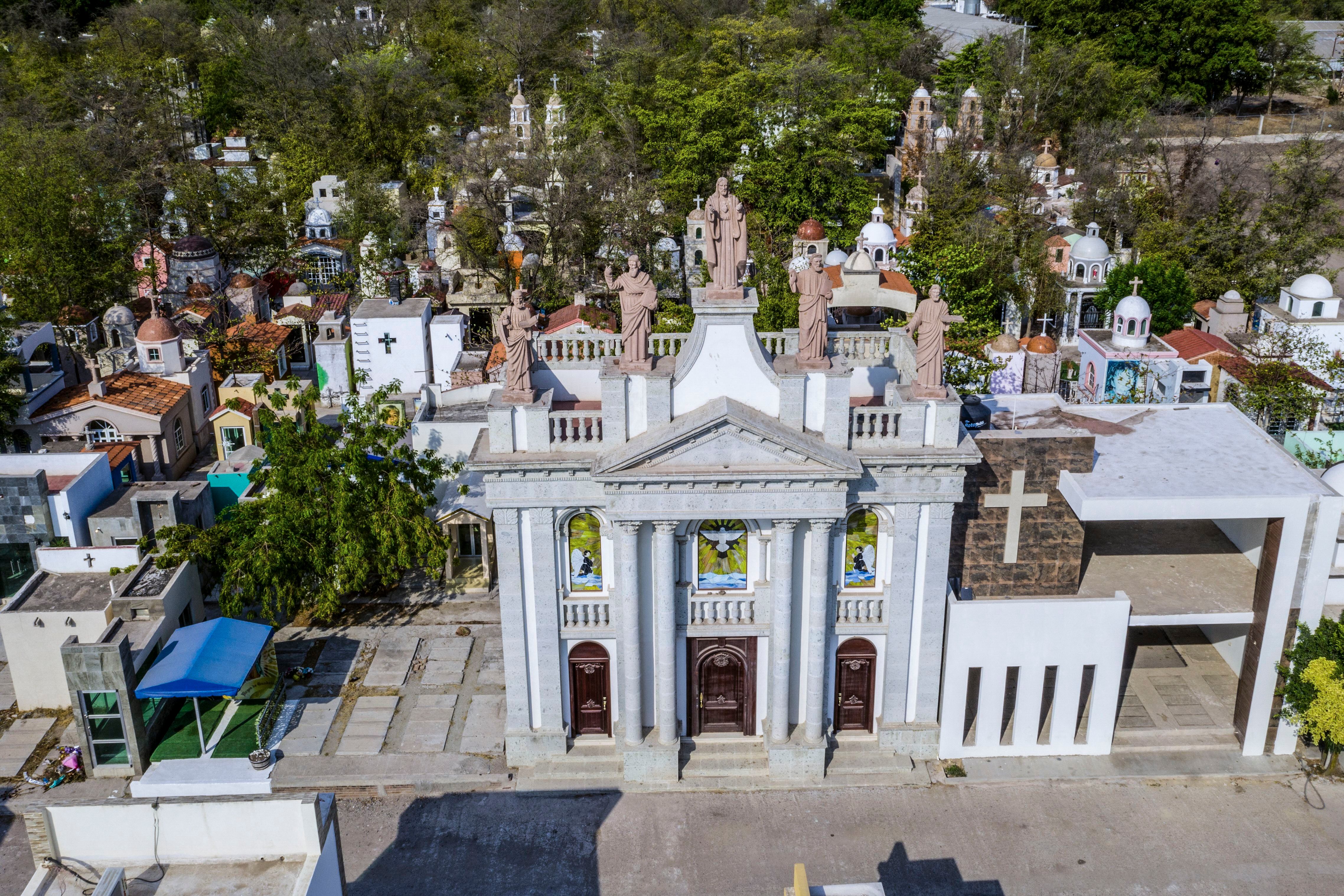 The Jardínes de Humaya cemetery, a few kilometers from Culiacán, is famous for housing the remains of Mexico's best-known drug traffickers for years. 