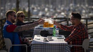 Barcelona reabre sus bares y restaurantes tras 5 semanas cerrados por la pandemia de coronavirus | FOTOS