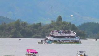 Colombia:El impactante momento en que el barco turístico se hundió en Antioquia[VIDEO]