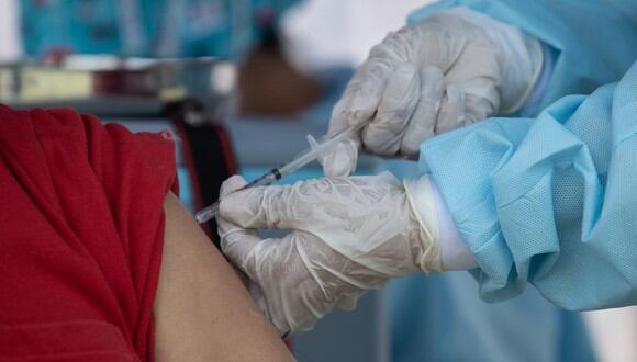La segunda etapa de vacunación comienza el viernes 23 de abril y se prolongará hasta el 27 de abril (Foto: Angela Ponce/Bloomberg)