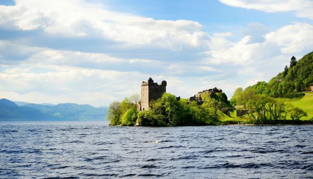 Lago Ness. Las leyendas dicen que este destino, ubicado en Escocia, es el hogar del misterioso monstruo del Lago. Aunque nunca se ha podido tomar una fotografía de este, los curiosos siguen intentando captarlo en una instantánea. (Foto: Shutterstock)