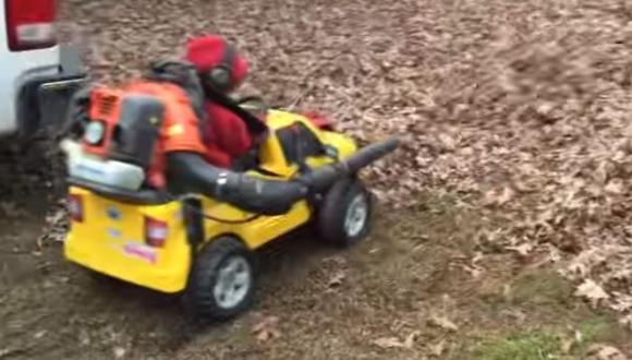 Niño le dio este increíble uso a su auto de juguete [VIDEO]