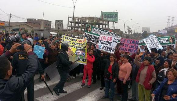 Ambulantes bloquearon tránsito vehicular en Independencia