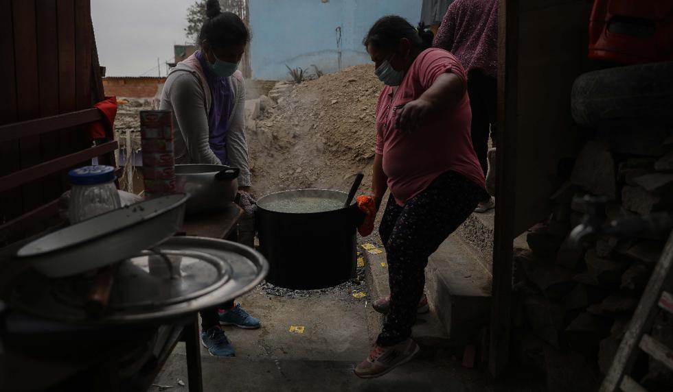 Las ollas comunes que surgieron en pleno apogeo de la pandemia de la Covid-19 han sido de gran apoyo para muchos hogares. Lastimosamente, ahora, por la falta de apoyo muchas de estas han cerrado por sus diversas necesidades | Foto: Julio Reaño / @photo.gec