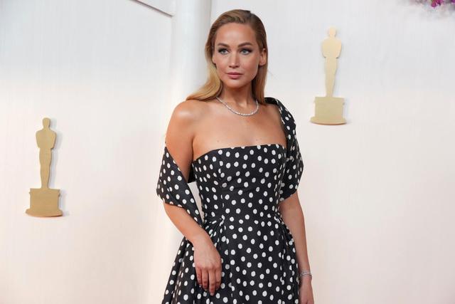 Jennifer Lawrence lució un diseño de Dior Haute Couture para la ceremonia del Oscar.