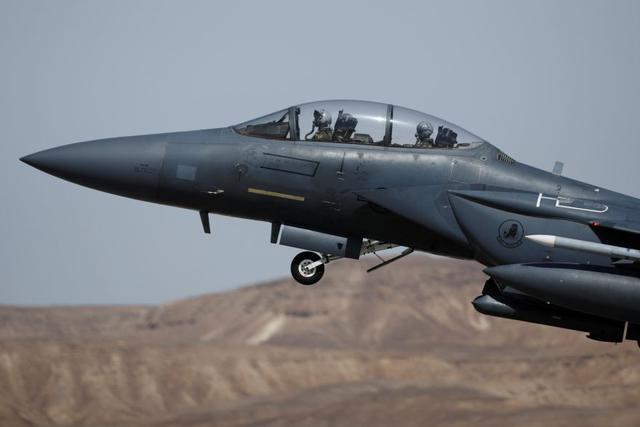 Uno de los casi 30 aviones F-15 de Estados Unidos y de Israel que participaron en las maniobras militares. (Reuters).