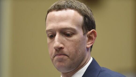Mark Zuckerberg afirmó que pese a lo ofensivo que resulta leer mensajes de negacionistas del Holocausto, ellos tienen un lugar en Facebook. (Foto: AFP)