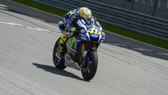 Valentino Rossi pateó a aficionada en el MotoGp de Valencia