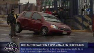 Chorrillos: dos carros cayeron en zanja y causaron aniego