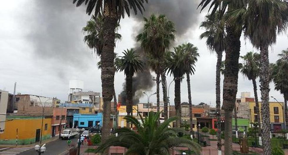 Fuerte incendio se produce en Barranco. (Foto: ‏@ronelefante1985)