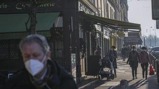 Francia supera un nuevo récord de contagios por coronavirus con 350.000 en un día