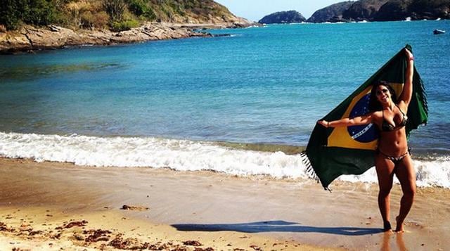 Vania Bludau luce sus encantos en las playas de Brasil - 1
