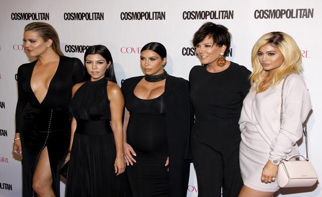 Cada año las hermanas Kardashian-Jenner nos sorprenden con sus disfraces de Halloween muy sensuales y llamativos. Es por ello, que recordamos alguno de sus looks que nos podrían servir de inspiración.