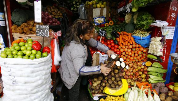 Medida de protesta tomada por transportistas se empieza a sentir en algunos mercados de la capital. (Foto: Allen Quintana)