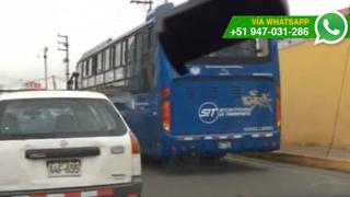 WhatsApp:bus azul usa calle de Surco para estacionar (VIDEO)